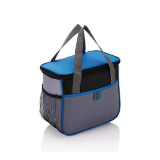 Que ce soit à un match, en pique-nique ou au camping, ce sac isotherme en polyester 210D vous offre maintes possibilités de rangement pour tout ce que vous souhaitez garder au frais. Suffisamment d’espace pour un bon déjeuner avec boissons. Sans PVC.