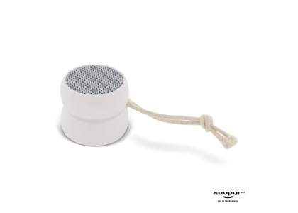 Groots geluid uit een compacte speaker. De YoYo levert een enorm geluid dankzij de 3 Watt speaker neem je gemakkelijk overal mee naartoe (slechts 34 mm hoog) Ecologisch verantwoord door een nieuwe unieke samenstelling op basis van biologisch afbreekbaar kunststof wat het recycleproces versnelt.