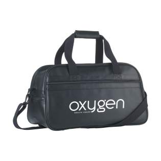 Praktische PVC/PU weekendtas in een stoer en aantrekkelijk design. Het ruime hoofdvak en de ritsvakken bieden veel ruimte voor het opbergen van je bagage. Daarnaast is de tas keurig afgewerkt met een binnenvoering en voorzien van 2 stevige handgrepen, een inlegbodem, beschermnoppen en een afneembare, verstelbare schouderband. Deze weekendtas heeft een aantrekkelijke mat zwarte look en is vervaardigd van hoogwaardige materialen die een lange levensduur garanderen. Inhoud ca. 21,5 liter.