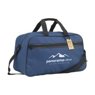 WoW! Sac de sport/voyage spacieux en polyester 600D RPET robuste. Parmi ses caractéristiques, citons beaucoup d'espace de rangement, une poche zippée sur le devant, 2 poignées et des sangles d'épaule réglables. Certifiée-GRS. Matière recyclée totale : 98%. Capacité env. 35 litres.