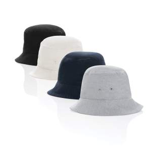 Chapeau Impact Aware™ en toile 285gsm recyclé et non teinté est un modèle intemporel et en forme de cloche. Ce bob protège votre tête du soleil, est agréable à porter et égaye vos tenues. La toile recyclée est non teintée et utilisée sous sa forme br...