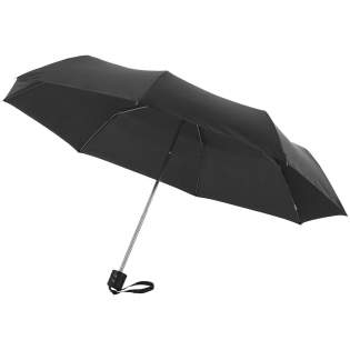 Le parapluie pliable Ida 21,5" est petit et compact mais fait un excellent travail de protection contre la pluie. Le système de glissière manuelle rend le parapluie facile à ouvrir et à fermer. De plus, le parapluie possède une armature métallique solide, des baleines métalliques et une poignée en plastique pour une bonne prise en main. Grâce à sa taille, une fois plié, il se glisse parfaitement dans un sac (à main). Le parapluie Ida est fabriqué en polyester durable, convient à de multiples options d'impression et est livré avec une pochette pour un rangement facile. 