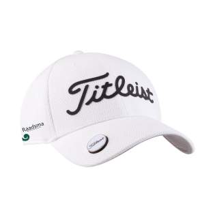 Medium profile cap van polyester met een metalen buckle sluiting, voorzien van een magnetische ballmarker op de klep. Logo Titleist als 3D rubber print op de voorzijde en als 3D borduring op de achterzijde. Hoofdmaat 58 cm