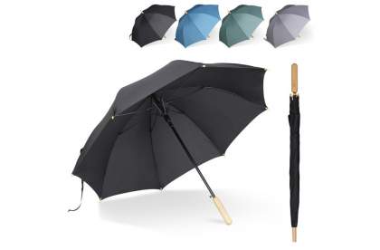 Parapluie bâton en R-PET avec un manche en bois au design emblématique. Grâce à sa monture en fibre de verre, ce parapluie à une excellente résistante aux vents. Ces embouts sont en bambou et son manche est en métal pour un meilleur recyclage. L'aspe...