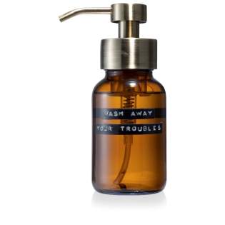 250 ml body wash with bamboo scent in a glass bottle with a brass pump. Apply a small amount to the skin and with a little water the body wash transforms into a wonderfully foaming foam.