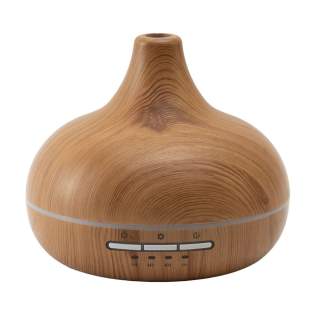 Creëer een rustgevende sfeer in huis of op kantoor met deze Grundig Aroma Diffuser LED. Deze  ABS diffuser met  fraaie houtprint verspreidt geuren en bevochtigt de lucht voor een frisse en ontspannen omgeving. Geschikt voor etherische oliën (niet meegeleverd). Met 7 kleuren LED-verlichting, timer en een waterreservoir met een inhoud van 350 ml. Input 5V/1A Type-C. Inclusief USB-A/USB-C kabel (150 cm) en gebruiksaanwijzing. Per stuk in FSC® gecertificeerde kraftdoos.