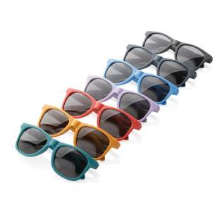 Sunglasses made with RCS certified recycled PP frame. Recycled content of frame is 100%. Total recycled content: 66% based on total item weight. RCS certification ensures a completely certified supply chain of the recycled materials. The lenses are s...