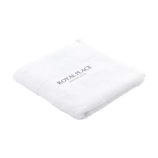 This sustainable towel from the Wooosh Brand is made from 50% recycled cotton and 50% cotton. The towel has a handy loop and a woven band and is beautifully finished with a cotton trim. The softness of the tightly woven terry gives a feeling of luxury and comfort after an invigorating shower or warm bath. The fibres of the 400 grams of terry cotton are highly moisture-absorbent and feel pleasant on your skin while drying. This bathroom textile has a timeless look and fits into any interior. This product is GRS-certified and produced with special attention paid to people and the environment.