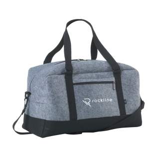 WoW! Praktische Wochenend-Reisetasche aus RPET-Filz (hergestellt aus recycelten PET-Flaschen) im coolen und attraktiven Design. Diese geräumige Wochenend-Tasche bieten viel Platz zum Verstauen Ihrer Habseligkeiten. Ausgestattet mit zwei robusten Griffen und einem verstellbaren Schultergurt. Die Tasche ist erstklassig verarbeitet und besteht aus Materialien, die eine lange Lebensdauer garantieren. GRS-zertifiziert. Recyceltes Material insgesamt: 70%. Fassungsvermögen ca. 33 Liter.