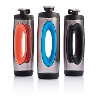Bopp Sport is a remarkable sports bottle. The iconic shape gives multiple solutions to carrying the 550ml bottle. The leakproof closure can be easily opened and closed for immediate use. Made of durable Tritan® material. Registered design®