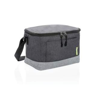 With a 6-can capacity, there is plenty of room to store your food and drinks. Additional features include a front pocket and shoulder strap. Made of sustainable RPET. Registered design® Exterior: 100% 600D melange RPET / Lining: 100% PEVA