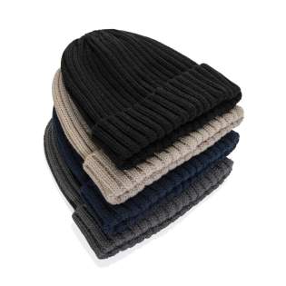 De Kennedi is een must-have beanie gemaakt van gerecyclede materialen. De Kennedi heeft een brede rib en omslag voor een moderne uitstraling. Met AWARE™ tracer die de echte toepassing van gerecyclede materialen valideert. 2% van de opbrengst van elk ...