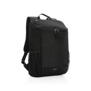 Dieser luxuriöse Swiss Peak AWARE™ Kühlrucksack kann überall hin mitgenommen werden, wo ein kühles Getränk oder eine Mahlzeit benötigt wird. Mit breiter Öffnung für einfachen Zugriff auf Ihre Speisen und Getränke. Die obere Tasche mit Reißverschluss sorgt dafür, dass Sie alle Ihre Accessoires verstauen können. Passend für bis zu 6 Flaschen oder 25 Dosen. Mit AWARE™ Tracer, der die tatsächliche Verwendung von recycelten Materialien validiert. Zusätzlich werden 2% des Erlöses jedes verkauften AWARE™-Produkts an Water.org gespendet. Zusammensetzung: außen 100% recyceltes Polyester, das Futter aus PEVA.<br /><br />PVC free: true