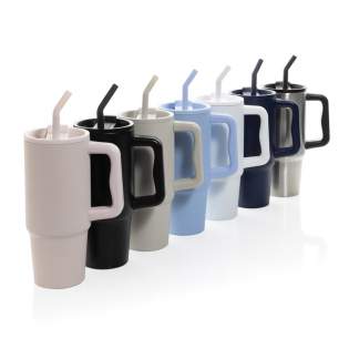 Mug 900ml à double paroi fabriqué en acier inoxydable recyclé durable, équipé d'un couvercle, d'une paille et d'un embout de paille en silicone. Polyvalent et isotherme, il convient aussi bien aux boissons chaudes (5 heures) qu'aux boissons froides (...