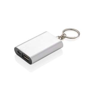 Compacte 1.000 mAh lithium batterij in een aluminium kast met sleutelhanger. Een backup batterij die uw telefoon in noodgevallen weer tot 50% oplaadt. De USB output van 5V/1A zorgt ervoor dat u deze powerbank met ieder apparaat kunt gebruiken. Output 5V/1A, input 5V/1A.<br /><br />PowerbankCapacity: 1000