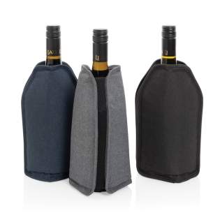 Deze klassieke Vino AWARE™ RPET wijnkoelersleeve houdt standaardformaat wijnflessen uren perfect gekoeld. Plaats de sleeve minstens 4 uur in de vriezer om voor te koelen en geniet op elk moment van perfect gekoelde wijn! Gemaakt met gerecycled polyes...