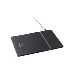 Multifunktionales, kabelloses 10W-Lade-Mousepad. Das Äußere dieses modernen Mousepads ist aus recyceltem PU gefertigt. Mit diesem Mousepad können Sie mühelos Ihre Maus bewegen und Ihr Smartphone aufladen. Kann auch als Telefonständer verwendet werden. Kompatibel mit allen mobilen Geräten, die das drahtlose QI-Laden unterstützen (Androids und iPhones der neuesten Generation).  Input: DC5V-2.0A. Output: Typ-C-Ladeanschluss. Drahtlose Output: 10W. RCS-zertifiziert. Gesamtes recyceltes Material: 30%. Inkl. Inklusive USB-C-Ladekabel und Gebrauchsanweisung. Pro Stück in einer Verpackung.