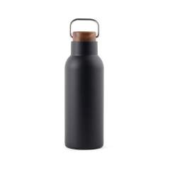 Bouteille isotherme en acier inoxydable recyclé certifié RCS Ciro est une bouteille thermos élégante et fonctionnelle. La bouteille possède un couvercle en bois d'acacia avec une boucle en métal, ce qui permet de la transporter facilement lors de vos déplacements. Le bois d'acacia est un matériau organique dont les variations de teinte et de couleur sont des caractéristiques naturelles. La construction sous vide à double paroi en acier inoxydable recyclé garantit que la bouteille conserve la température intacte pendant longtemps, qu'il s'agisse de boissons chaudes ou froides. Certifiée par RCS (Recycled Claim Standard), la certification RSC garantit que l'ensemble de la chaîne d'approvisionnement des matériaux recyclés est certifiée. Le contenu recyclé total est basé sur le poids total du produit. Ce produit contient 76 % d'acier inoxydable recyclé certifié RCS. La bouteille est facile à nettoyer et ne doit être nettoyée qu'à la main. Emballage kraft certifié FSC® inclus.<br /><br />HoursHot: 5<br />HoursCold: 15