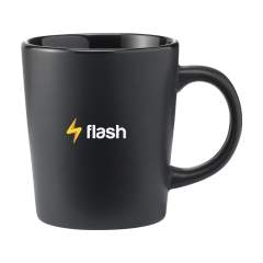 Auffällige Tasse in ansprechendem Design. Aus hochwertiger Keramik gefertigt und mit einer matten Deckschicht versehen. Fassungsvermögen 250 ml. NOTIZ: Der weiße Becher kann nicht mit einer Lasergravur versehen werden, da diese nicht ausreichend sichtbar ist. Der Druck ist spülmaschinengeprüft und zertifiziert: EN 12875-2.