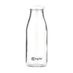 WoW! A reusable drinking bottle made from 20 up to 40% recycled glass. With a metal screw cap, this bottle is very eye-catching and the design feels good in your hand. Perfect for the office, home or camping. You will be using this bottle for years. If you to dispose of the bottle, it will be recycled again. Capacity 500 ml. Made in Europe.