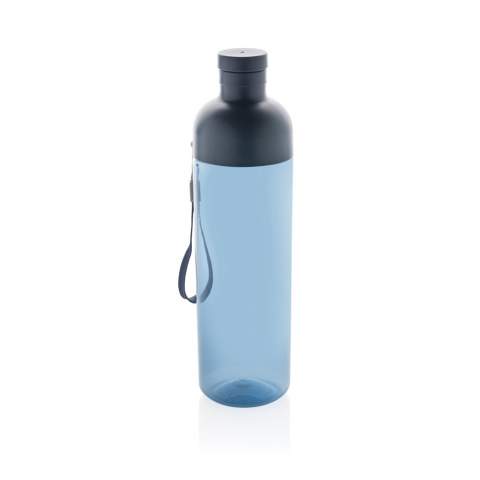 Éliminez l'utilisation de bouteilles en plastique avec cette bouteille d'eau étanche Recycled Impact. Avec son design frais et son corps transparent, cette bouteille est non seulement facile à utiliser, mais aussi belle à regarder. Le corps en deux parties facilite le nettoyage et est idéal si vous souhaitez ajouter des glaçons dans votre bouteille. Une sangle est attachée au corps pour faciliter le transport. 2 % des recettes de chaque produit vendu de la collection Impact seront reversés à Water.org. Laver à la main uniquement. Ce produit est réservé aux boissons froides. Contenu recyclé total : 96 % sur la base du poids total de l'article. Sans BPA. Emballage cadeau en kraft certifié FSC® inclus.