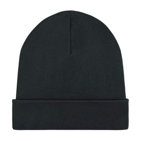 Two layers beanie
Four shaping seams at top
Foldable brim