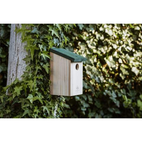 Nichoir en pin. Ce nichoir convient aux petits oiseaux de la maison, tels que les moineaux et les mésanges. Le toit incliné peut être ouvert. Avec un œillet de suspension à l'arrière. Une décoration de jardin respectueuse des animaux pour le jardin ou le balcon.