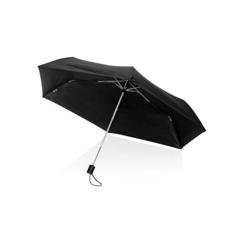 Parapluie  20,5" Swiss Peak Aware™ rPET Ultra-light full auto offre une protection durable contre les intempéries sous une forme ultralégère et pliable. Ce mini parapluie portable à 3 sections à ouverture/fermeture automatique est parfait pour tenir dans un sac à main. Armature en aluminium, baleines en fibre de verre et poignée en ABS. Avec le traceur AWARE™ qui valide l'utilisation authentique de matériaux recyclés. La toile du parapluie a permis d'économiser 3,2 litres d'eau, elle est composée de 5,4 bouteilles PET (500ml). 2 % des recettes de chaque produit Impact vendu seront reversés à Water.org.<br /><br />UmbrellaMechanism: Ouvrir/Fermer automatiquement