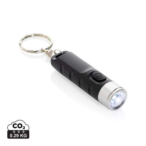 Porte-clés avec une lampe torche rechargeable par USB en ABS recyclé RCS. La lampe 1 LED a une autonomie de 3 heures avec une seule charge. Lorsque la lampe est vide, elle peut facilement être rechargée via une entrée type C. Avec batterie de 155 mAh. La torche a 3 modes d'éclairage:(fort, moyen et clignotant). Distance du faisceau 10m. Contenu total recyclé : 33 % sur la base du poids total de l'article. La certification RCS garantit une chaîne d'approvisionnement entièrement certifiée des matériaux recyclés. Câble de charge Typce C en TPE recyclé inclus. Sans PVC. Emballé dans un emballage FSC mix.<br /><br />Lightsource: LED<br />LightsourceQty: 1<br />PVC free: true