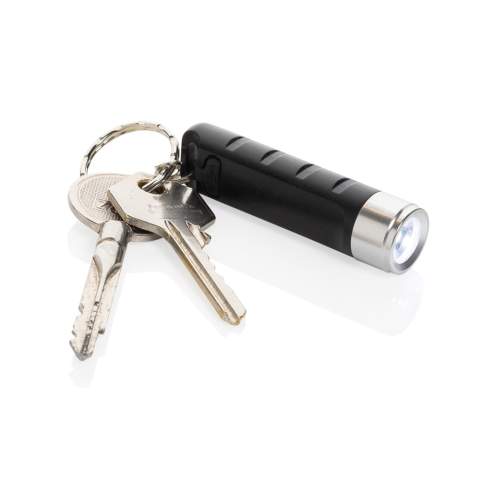 Porte-clés avec une lampe torche rechargeable par USB en ABS recyclé RCS. La lampe 1 LED a une autonomie de 3 heures avec une seule charge. Lorsque la lampe est vide, elle peut facilement être rechargée via une entrée type C. Avec batterie de 155 mAh. La torche a 3 modes d'éclairage:(fort, moyen et clignotant). Distance du faisceau 10m. Contenu total recyclé : 33 % sur la base du poids total de l'article. La certification RCS garantit une chaîne d'approvisionnement entièrement certifiée des matériaux recyclés. Câble de charge Typce C en TPE recyclé inclus. Sans PVC. Emballé dans un emballage FSC mix.<br /><br />Lightsource: LED<br />LightsourceQty: 1<br />PVC free: true