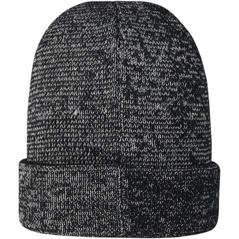 The Rigi beanie has added reflective details which does not only add a modern and dynamic touch to your look, but also ensure that you stay visible and safe in low-light conditions. Made from polyester and acrylic at a 9-gauge density, the beanie offers durability and a soft, cozy feel. 