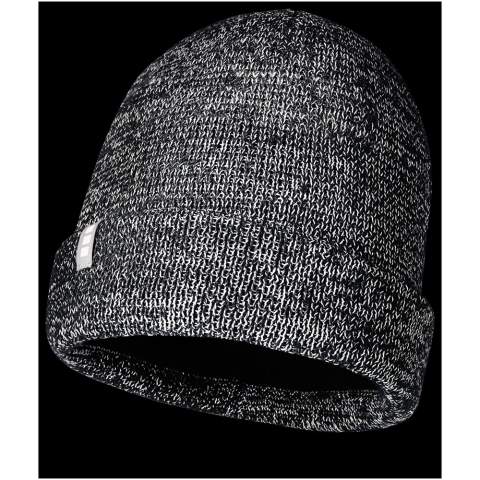 The Rigi beanie has added reflective details which does not only add a modern and dynamic touch to your look, but also ensure that you stay visible and safe in low-light conditions. Made from polyester and acrylic at a 9-gauge density, the beanie offers durability and a soft, cozy feel. 