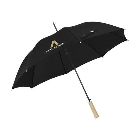 WoW! Parapluie avec une toile en polyester pongé RPET 190T. Ce parapluie dispose d'une tige en métal, d'un cadre en fibre de verre, d'une poignée en bois et d'une fermeture Velcro. Certifiée-RCS. Matière recyclée totale : 16%.