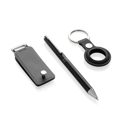 Entdecken Sie das ultimative Organisations-Trio: den eleganten Swiss Peak Tula RCS-zertifizierten Key Organizer, den praktischen AirTag Holder und den Stift aus recyceltem Aluminium. Der auf Effizienz und Stil ausgelegte Schlüssel-Organizer hält Ihre Schlüssel in Schach (für maximal 4 Schlüssel), während der AirTag Holder dafür sorgt, dass Sie nie den Überblick über Ihre Wertsachen verlieren. Außerdem können Sie mit dem Stift aus recyceltem Aluminium Ihre Notizen festhalten. Hergestellt aus RCS-zertifiziert (Recycled Claim Standard) recycelten Materialien. Die RCS-Zertifizierung gewährleistet eine vollständig zertifizierte Lieferkette der recycelten Materialien. Dieses Produkt enthält 7% RCS-zertifiziertes, recyceltes PU und 8% RCS-zertifiziertes, recyceltes Aluminium.