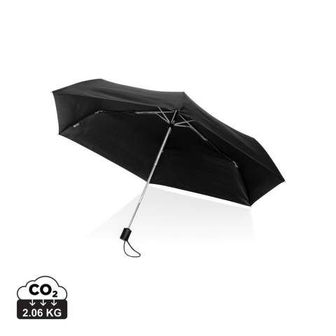 Parapluie  20,5" Swiss Peak Aware™ rPET Ultra-light full auto offre une protection durable contre les intempéries sous une forme ultralégère et pliable. Ce mini parapluie portable à 3 sections à ouverture/fermeture automatique est parfait pour tenir dans un sac à main. Armature en aluminium, baleines en fibre de verre et poignée en ABS. Avec le traceur AWARE™ qui valide l'utilisation authentique de matériaux recyclés. La toile du parapluie a permis d'économiser 3,2 litres d'eau, elle est composée de 5,4 bouteilles PET (500ml). 2 % des recettes de chaque produit Impact vendu seront reversés à Water.org.<br /><br />UmbrellaMechanism: Ouvrir/Fermer automatiquement