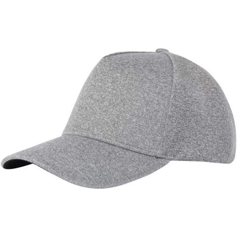 La casquette Manu 5 panel stretch est dotée d'une visière pré-courbée offrant une protection solaire essentielle. Les œillets brodés assurent une ventilation optimale, ce qui vous permet de rester au frais et à l'aise pendant vos activités. Avec un tour de tête de 58 cm, elle garantit un ajustement sur mesure pour une variété de tailles de tête. La fermeture à boucle métallique permet de l'ajuster sans effort, ce qui permet d'obtenir un ajustement parfait. Fabriquée en polyester 300 g/m² et en élasthanne, une combinaison de tissus qui offre une flexibilité optimale. 