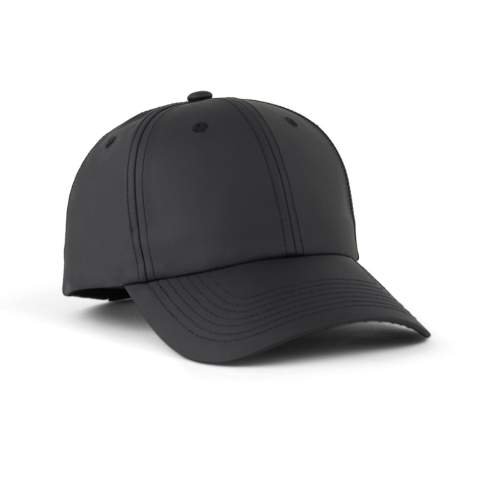 Casquette au design épuré. Parfaite pour les journées de détente ou les engagements professionnels décontractés. Cette casquette à 6 panneaux est dotée d'un bord incurvé et d'une fermeture à boucle réglable. La taille maximale de 63 cm de circonférence permet à cette casquette simple et confortable d'offrir un ajustement parfait à la plupart des tailles de tête. La casquette est fabriquée à partir de PET recyclé avec le traceur AWARE™, validant l'utilisation authentique de matériaux recyclés. 2% des recettes de chaque produit vendu seront reversés à Water.org.