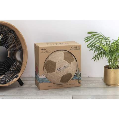 Football (Ø 21,6 cm) from the first world’s first line of sustainable beach and outdoor sporting goods made from plants! A combination of jute, natural rubber and wood.  Waboba uses materials that are good for the environment and donates a portion of its profits to organizations committed to protecting and preserving the environment. NOTE: It is not possible to print this product. This product is only delivered without print. Each item is supplied in an individual brown cardboard box.