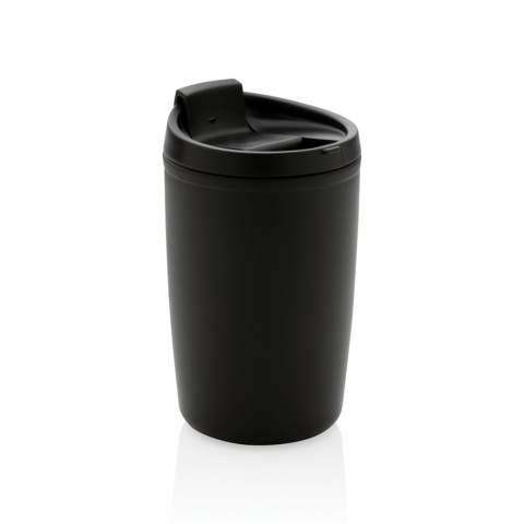 Dieser Becher ist vollständig aus GRS-zertifiziert recyceltem PP hergestellt. Die GRS-Zertifizierung gewährleistet eine vollständig zertifizierte Lieferkette der recycelten Materialien. Der Becher verfügt über einen Klappdeckel für bequemes Trinken unterwegs. Gesamter Recyclinganteil: 97% basierend auf dem Gesamtgewicht des Artikels. Nur Handwäsche. BPA-frei. Fassungsvermögen 300ml. Verpackt in FSC®-zertifizierter Kraftbox.<br /><br />HoursHot: 2<br />HoursCold: 4