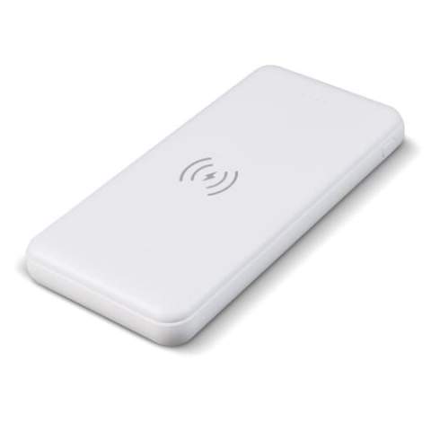 Dieses Powerbank-Modell aus der Elite-Serie hat eine Kapazität von 8.000mAh. Dieses Modell hat eine metallischen Oberfläche und ist ideal zum Aufladen von mobilen Geräten wenn Sie unterwegs sind, wenn der Akku fast leer ist. Sowohl für kabelloses als auch für kabelgebundenes Laden geeignet. Die Powerbank ist mit zwei USB-A-Anschlüssen und einem Typ-C-Anschluss ausgestattet, somit können Sie unterschiedliche Ladekabel anschließen. Die Powerbank wird in einer Geschenkverpackung geliefert.