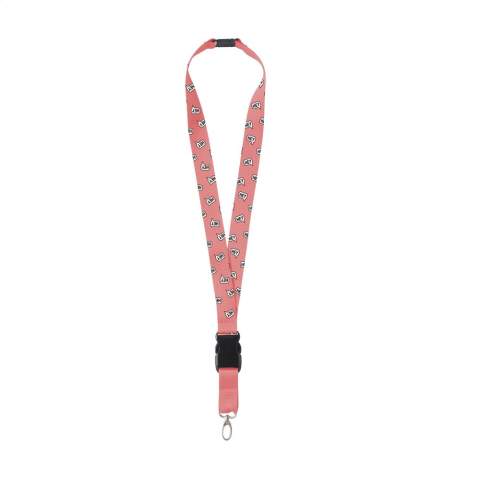 Lanyard van sterk geweven polyester. Met metalen karabijnhaak en kunststof veiligheidssluiting. Het onderste gedeelte is los te koppelen middels een kunststof buckle. Inclusief full colour sublimatiedruk. Made in Europe.