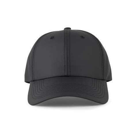 Casquette au design épuré. Parfaite pour les journées de détente ou les engagements professionnels décontractés. Cette casquette à 6 panneaux est dotée d'un bord incurvé et d'une fermeture à boucle réglable. La taille maximale de 63 cm de circonférence permet à cette casquette simple et confortable d'offrir un ajustement parfait à la plupart des tailles de tête. La casquette est fabriquée à partir de PET recyclé avec le traceur AWARE™, validant l'utilisation authentique de matériaux recyclés. 2% des recettes de chaque produit vendu seront reversés à Water.org.