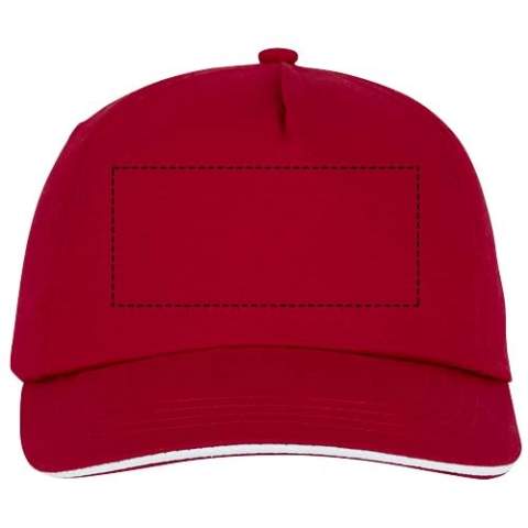 De Styx 5 panel sandwich cap heeft een voorgebogen vizier met een sandwichontwerp, waardoor mode en functionaliteit naadloos in elkaar overgaan. Hij is gemaakt van 175 g/m² katoenen twill en biedt zowel duurzaamheid als een zacht, ademend gevoel. De geborduurde oogjes zorgen voor verbeterde ventilatie, zodat je koel blijft tijdens je bezigheden. Met een hoofdomtrek van 58 cm biedt hij een comfortabele pasvorm voor verschillende hoofdmaten. De stoffen klittenbandsluiting kan moeiteloos worden versteld voor de perfecte pasvorm. 