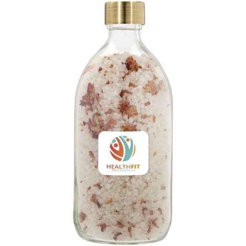 Time to spoil someone with a spa moment at home. The salt comes from the Dead Sea and has a moisturising and relaxing effect. After a bath with the Wellmark rose bath salts, your skin feels clean, healthy and supple. No bath at home? The bath salt can also be used to refresh and relax tired feet. The clear bottle (500 ml) with brass cap exudes luxury and contributes to the perfect spa moment. Made in the Netherlands.