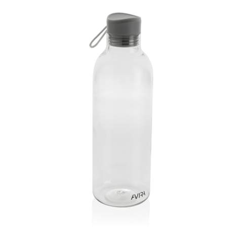 De Atik-fles is uitstekend als je waarde hecht aan een lichtgewicht en een minimalistisch ontwerp. Ideaal om onderweg te hydrateren. De body van de fles is gemaakt van 100% RCS-gecertificeerd RPET .RCS-certificering zorgt voor een volledig gecertificeerde toeleveringsketen van de gerecyclede materialen. Alleen met de hand afwassen. Dit product is alleen voor koude dranken. Totaal gerecycled materiaal: 86% op basis van het totale gewicht van het item. BPA-vrij. Capaciteit 1000ml. Inclusief FSC®-gecertificeerde kraftverpakking. Hergebruik de doos in een telefoonhouder, potloodhouder of bloempot!