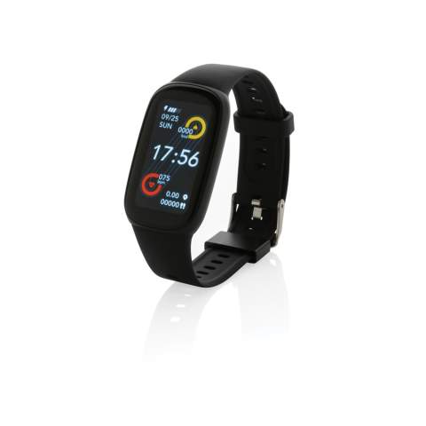 Dieser (IP67) wasserdichte Tracker hat ein bequemes Armband aus recyceltem TPU , um ihn Tag und Nacht zu tragen. Mit benutzerfreundlichem, großem 1,47"-Full-Touch-OLED-Farb-Screen. Hergestellt aus RCS (Recycled Claim Standard)-zertifiziert recyceltem TPU -Armband und ABS-Rahmen. Gesamter Recyclinganteil: 28% basierend auf dem Gesamtgewicht des Artikels. Die RCS-Zertifizierung gewährleistet eine vollständig zertifizierte Lieferkette der recycelten Materialien. Inklusive kostenloser APP. BT5.0. Funktionen: Wecker, Uhr, Schrittzahl, Distanz, Kalorien, Herzfrequenz- und Blutdrucküberwachung, Blutsauerstoffüberwachung, Multisportmodus (11), Gehen, Jogging, Reiten, Sit-up-Modus usw., Musiksteuerung, Message-Benachrichtigungen, Schlafmodus, Eingehender Anruf, Stoppuhr. Starten Sie noch heute Ihren gesünderen Lebensstil.  Standby-Zeit von bis 20 Tagen und Working-Time bis zu 10 Tagen. Verpackt in FSC®-Mix-Kraftverpackung. Artikel und Zubehör 100% PVC-frei.<br /><br />HasBluetooth: True<br />PVC free: true