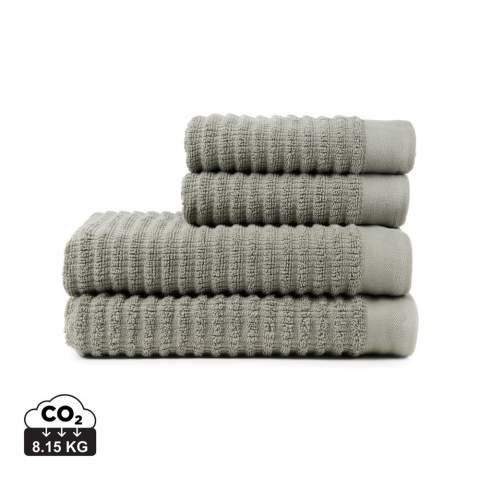 Indulge in our luxurious cotton towel set, featuring a dobby texture designed to resemble a waffle towel but with superior absorbency. The set includes two generously sized 70 x 140 cm towels and two practical 50 x 70 cm towels, suitable for various uses. Each set comes thoughtfully packaged in FSC-certified kraft.Experience the perfect blend of style, comfort and absorbency with these towels in 500 gsm cotton.