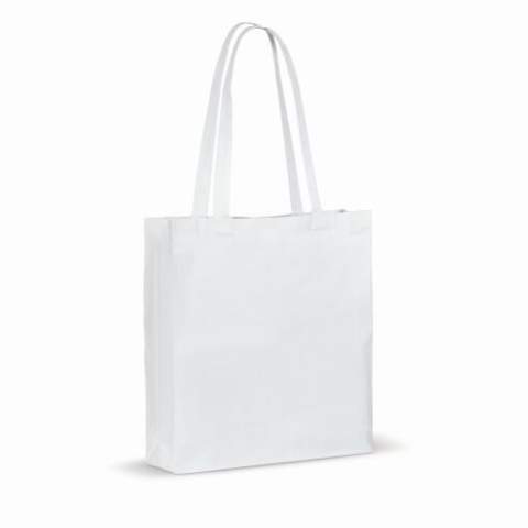 This bag made of recycled cotton allows you to carry your belongings in a sustainable way.