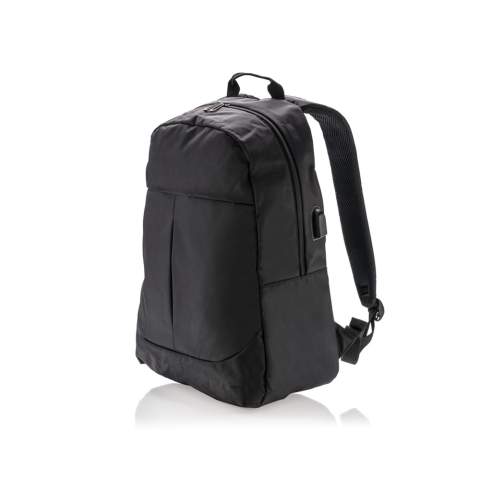 Sac à dos ordinateur 600D avec compartiment pour ordinateur portable 15 pouces et sortie USB. Il suffit de connecter une batterie de secours pour charger vos appareils via le port USB. Powerbank non inclus.<br /><br />FitsLaptopTabletSizeInches: 15.0<br />PVC free: true