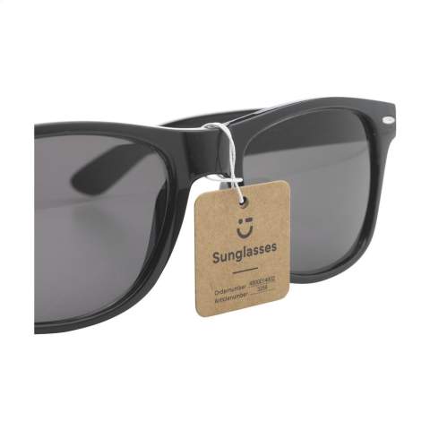 Stylische Sonnenbrille, mit UV 400-Schutz (nach europäischen Standards).